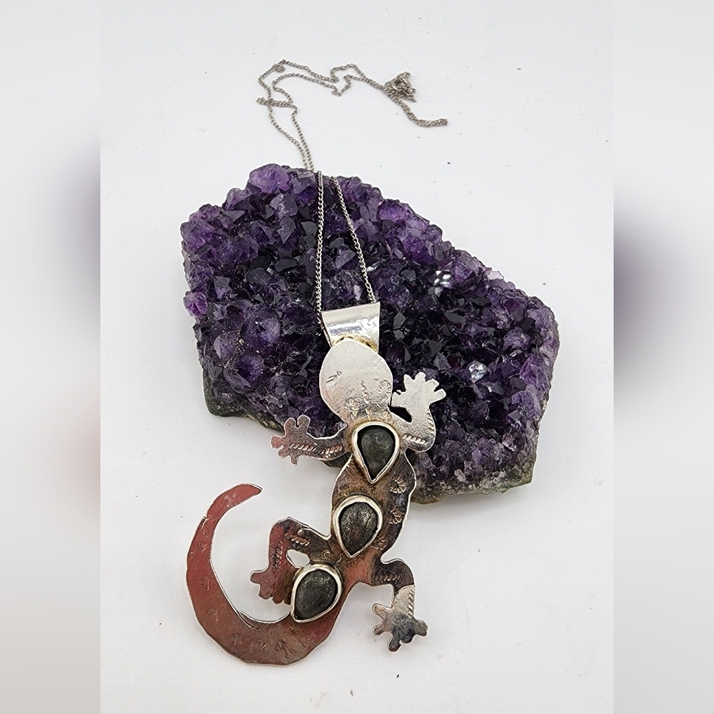 LABRADORITE GECKO PENDANT HANDMADE IN STERLING SILVER APPROX 2" × 1.5" Size - Picture 2 of 6